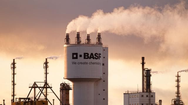 Chemieindustrie: BASF kommt beim Konzernumbau voran - 7.000 Stellen abgebaut