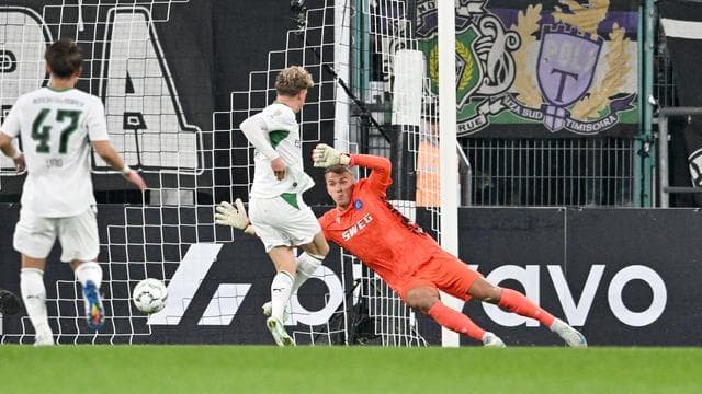DFB-Pokal: Gladbach in Unterzahl ins Pokal-Achtelfinale