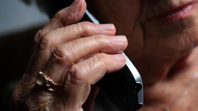 Vorfall in Wipperfürth: Seniorin mit Schockanruf um Goldschmuck und Münzen betrogen