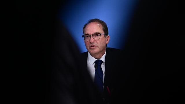 Deutsche Bahn: Alexander Dobrindt hat noch Redebedarf zu Alkoholverbot an Bahnhöfen