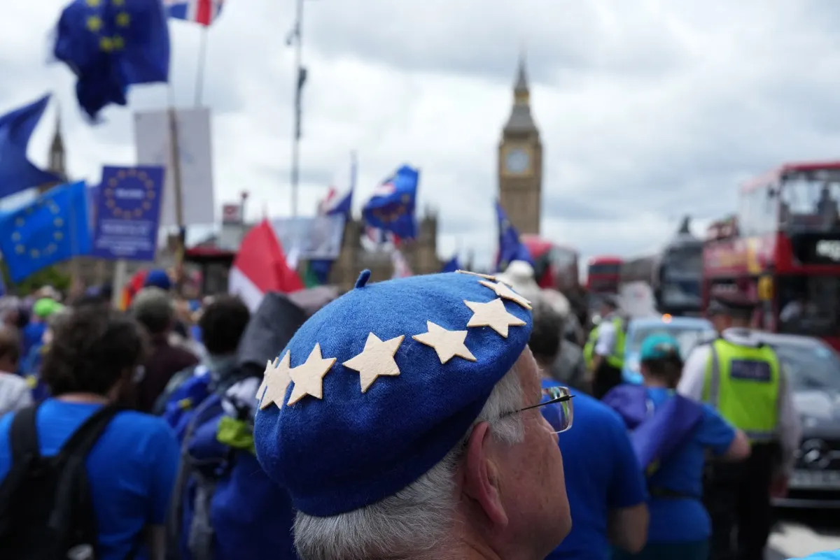 
            IN NUMBERS: How many Britons have residency permits across Europe?
        