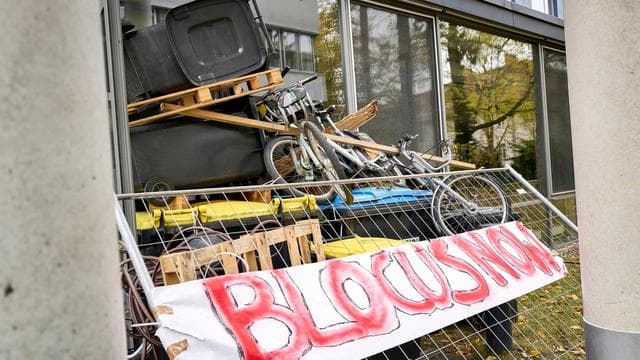 Protest: Gegen Kürzungen: Studenten blockieren Institut in Berlin
