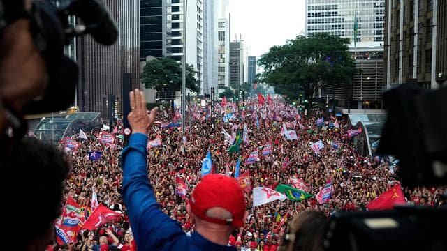Stichwahl in Brasilien: Lula und Bolsonaro treten vor Stichwahl bei Kundgebungen auf