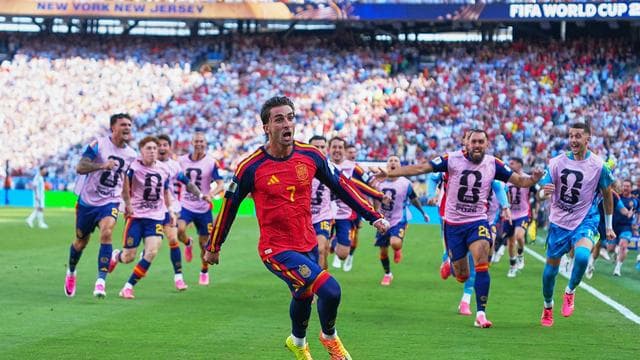 Finale der Fußball-WM: «Endlich erlöst»: Spanien nach Sieg über Messi Weltmeister