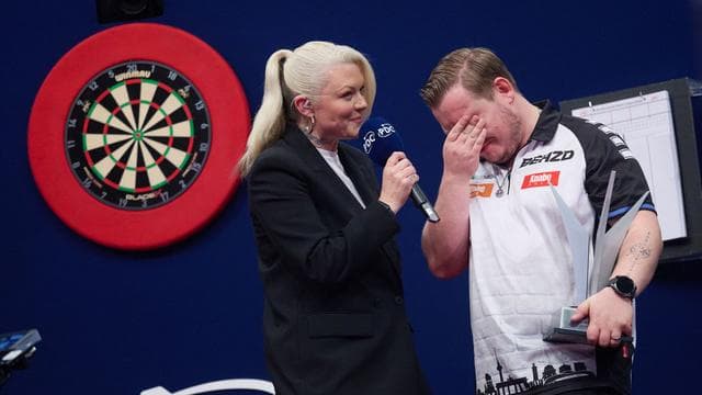 EM-Finale verloren: Schindler schluchzt: Stolz nach deutscher Darts-Premiere