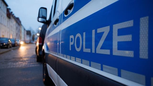 Unfälle: Funkstreifenwagen überschlägt sich auf A 7