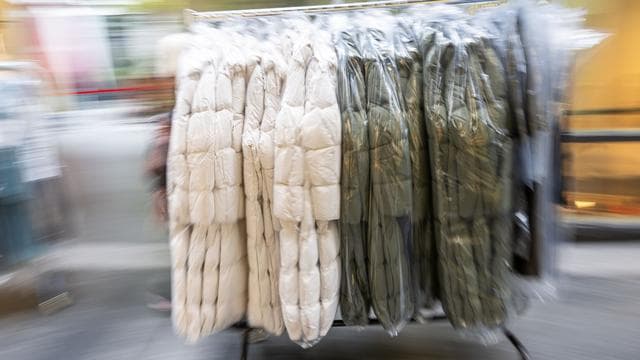 Nachhaltigkeit: Große Firmen dürfen unverkaufte Mode nicht mehr wegwerfen
