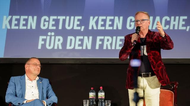 Provokante Äußerung über Merz: Stauffenberg-Enkel rügt Kabarettisten nach AfD-Auftritt