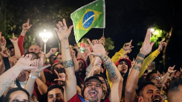 Presseschau zur Wahl in Brasilien: Ein »überwältigender Triumph« nach einer »beispiellosen Aufholjagd«