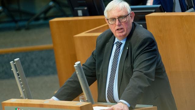 «Rente mit 63»: Laumann: Reformempfehlungen zur Rente vollständig umsetzen