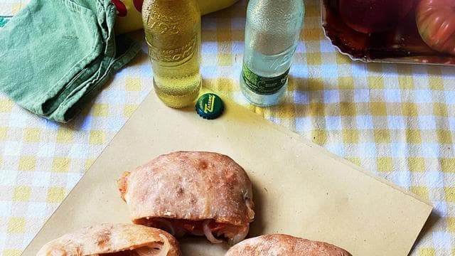 Gefaltete Fladenbrote (Scacce Ragusane): Calzone auf die Hand