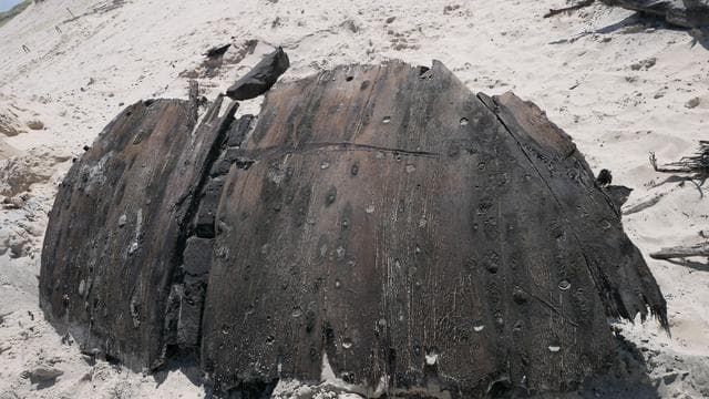 Bei Verlegung von Seekabeln: Historisches Schiffswrack am Strand von Norderney entdeckt