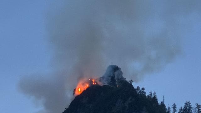 Schwieriger Einsatz am Gipfel: Brand im Bergwald in den Chiemgauer Alpen