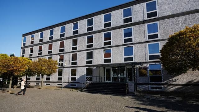 Gerichtsbeschluss: Lehrerin scheitert mit Versetzungswunsch nach Ostfriesland