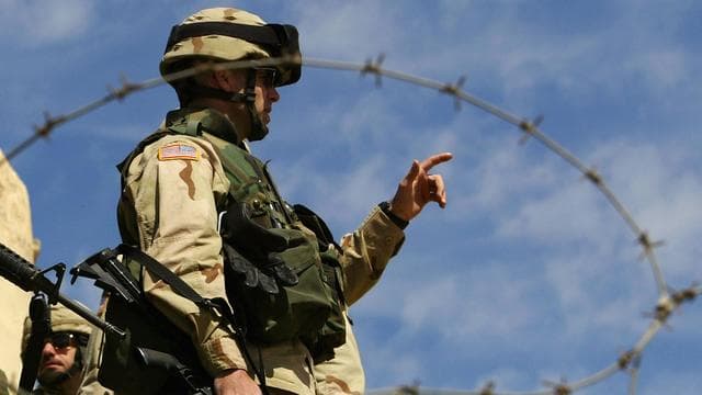 Iranüberblick: USA greifen proiranische Milizen im Irak an, Iran beschießt US-Militär