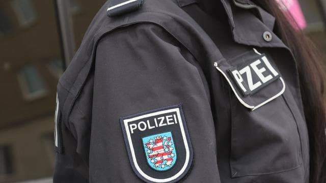 Sicherheitskraft bedroht: Großeinsatz: 42-Jähriger zieht in Supermarkt Messer
