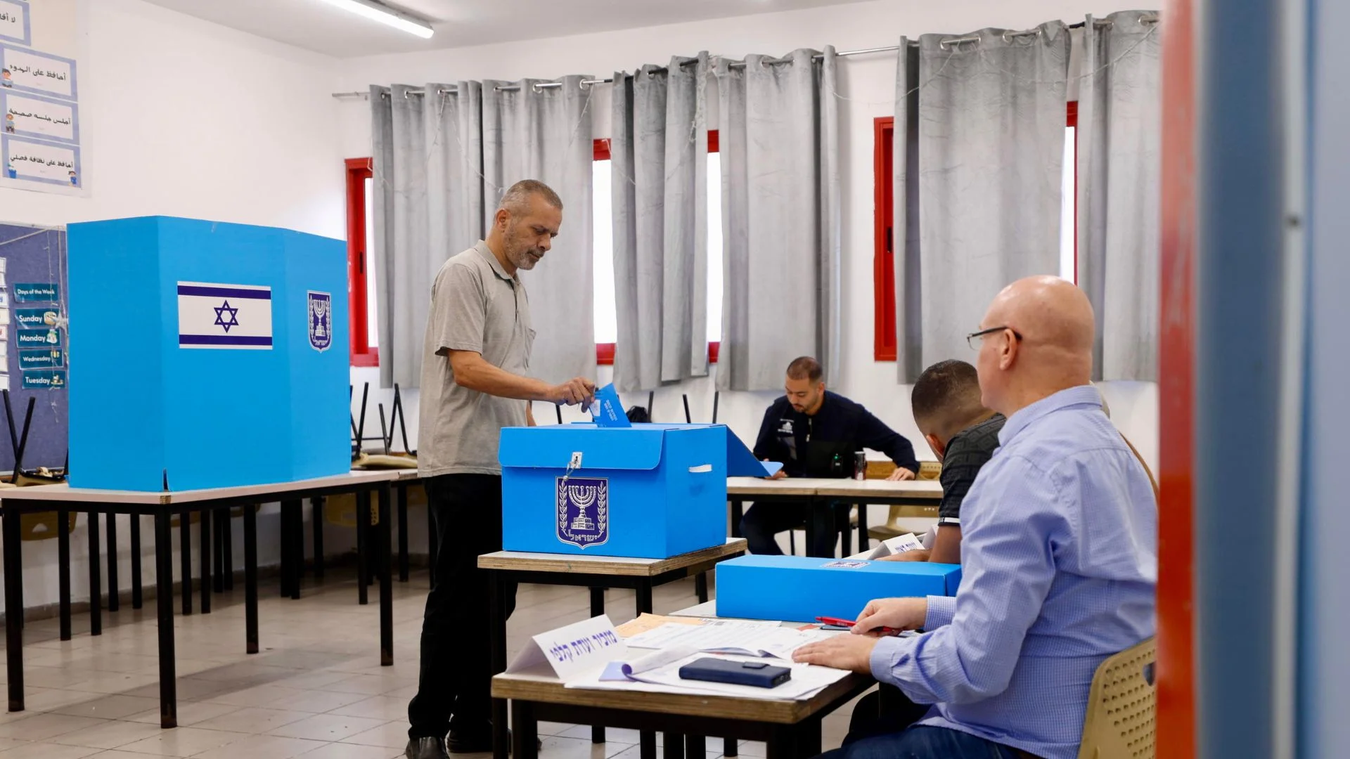 Wahlen in Israel: Netanyahu kämpft um die Regierung - Höhere Wahlbeteiligung, offenes Duell mit Eisenkot