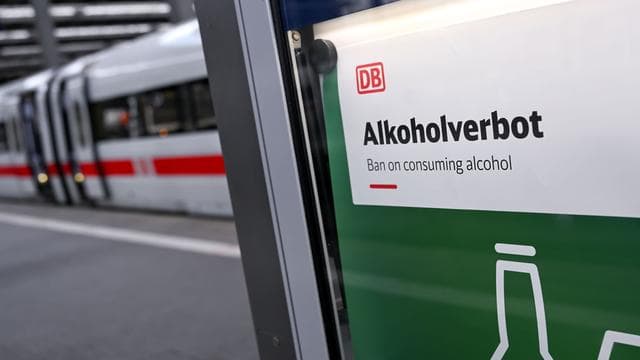 Pläne der Bahn: Union und SPD: Alkoholverbot mit Bahn-Personal durchsetzen