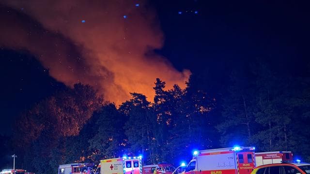 Rauch über Nürnberg: Waldbrand in Nürnberg - Campingplatz und Konzert geräumt
