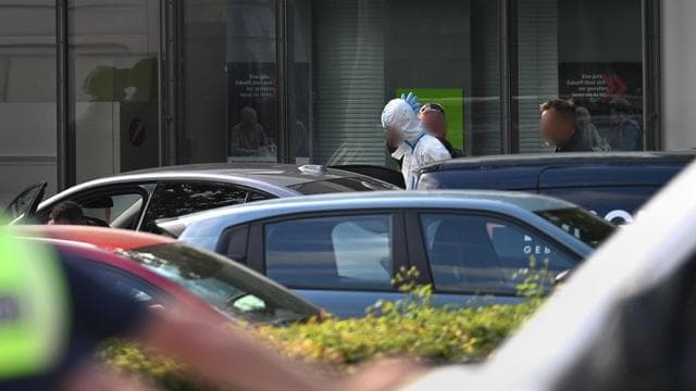 Gewaltkriminalität: Nach tödlicher Messerattacke in Bankfiliale Suche nach Motiv