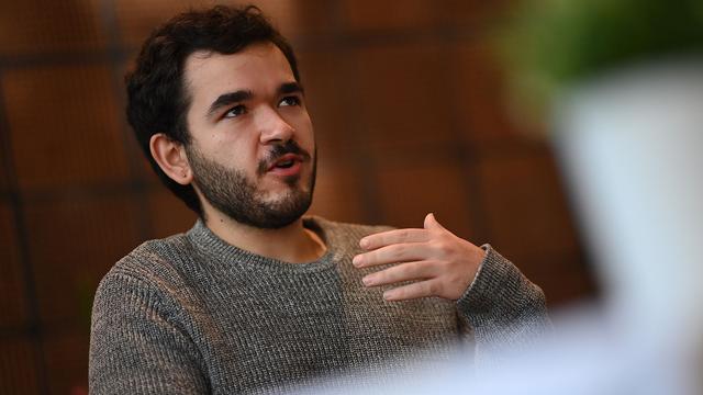 Queer und muslimisch: Tugay Saraç bekommt Versöhnungspreis 2026