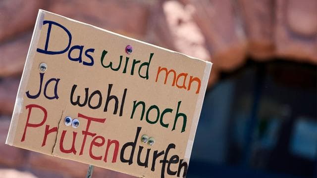 Wiesbaden und Eschwege: Hunderte demonstrieren in Hessen gegen Rechtsextremismus