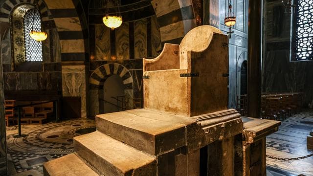 Mittelalter-Geschichte: Die Geheimnisse des Aachener Karlsthrons