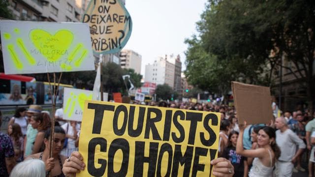 Wohnungsnot und Verschmutzung: Erneut Protest gegen Massentourismus auf Mallorca