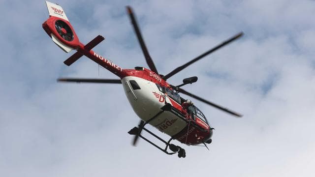 Unfälle: Auto prall gegen Baum – Fahrer schwer verletzt