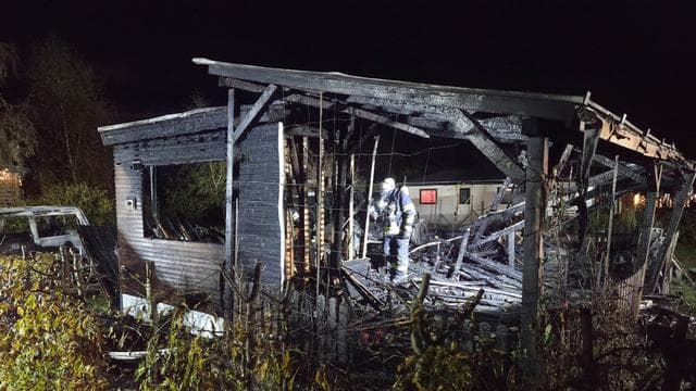 Rotenburg (Wümme): Mobilheim brennt aus - drei Verletzte