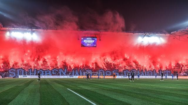 Fußball: Mehr als 70 verletzte Polizisten – Gericht prüft Mordvorwurf
