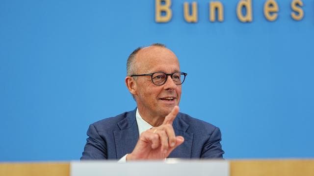 Sommerpressekonferenz: Merz verteidigt geplante Kürzung des Unterhaltsvorschusses