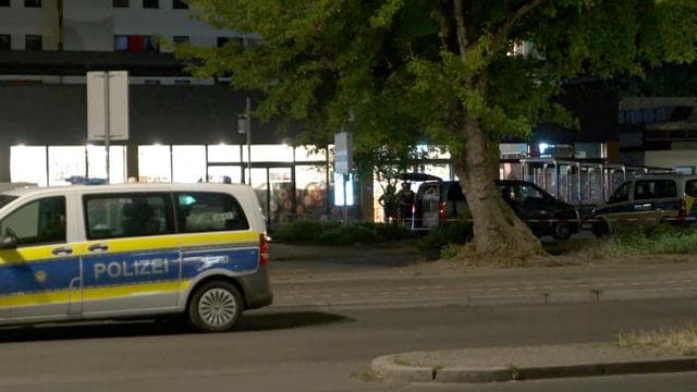 Polizeieinsatz in Berlin: Mann nimmt Geisel in Berliner Supermarkt