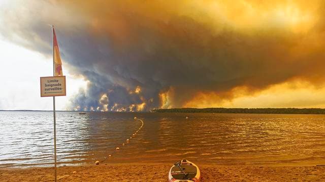 Waldbrände in Frankreich: Tausende Menschen müssen wegen Waldbränden Vororte von Bordeaux räumen