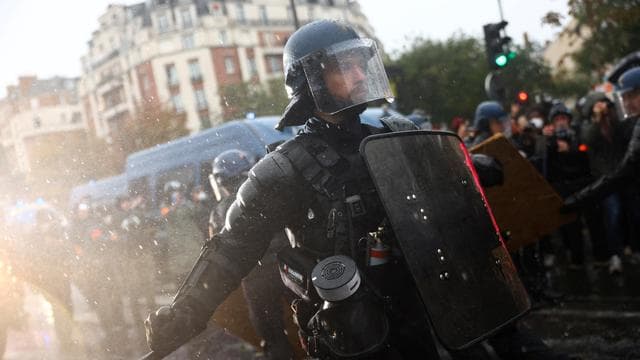 Frankreich: Mehr als 1.400 Menschen bei Protesten in Frankreich festgenommen