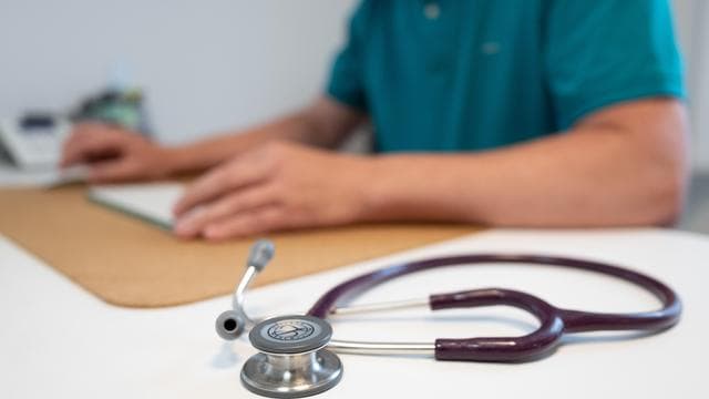 Krankenversicherung: Hausärzte fordern Stopp der Gesundheitsreform