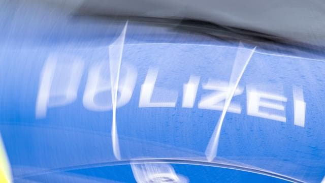 Unfall: Autofahrer nickt an Ampel ein - Schlangenlinien auf A5