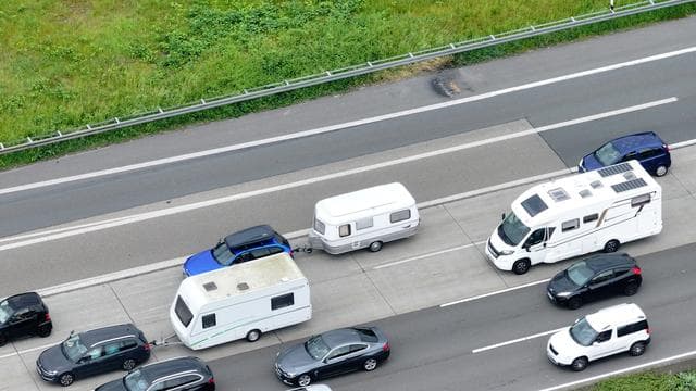 Tempolimit auf Autobahnen: Tempolimit könnte Zahl der Unfalltoten laut Studie deutlich senken