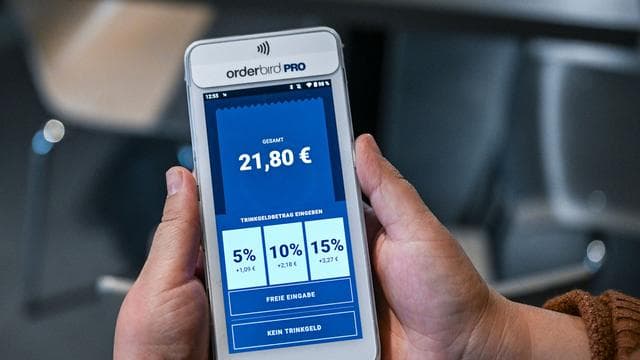 Verbraucherschützer: Digitales Trinkgeld in Kritik - Verbraucherzentrale reagiert