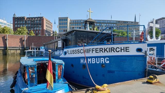 Menschen im Hafen: Flussschifferkirche - Mit Barkasse zu den Binnenschiffern