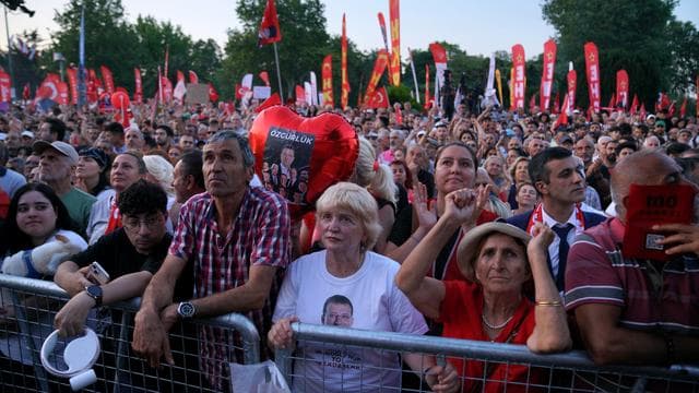USA und Europa: Wer hilft den Demonstranten in Budapest, Belgrad, Istanbul?