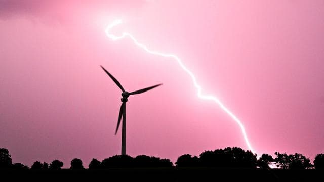 Erneuerbare-Energien-Gesetz: Reiche rudert bei Kürzungsplänen für Ökostromförderung zurück