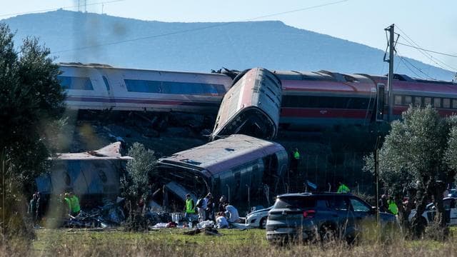 Bahn: Mindestens zehn Tote bei Zugunglück in Spanien