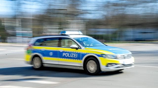 An Baustelle: Vier Schwertransporter auf A2 bei Marienborn liegengeblieben