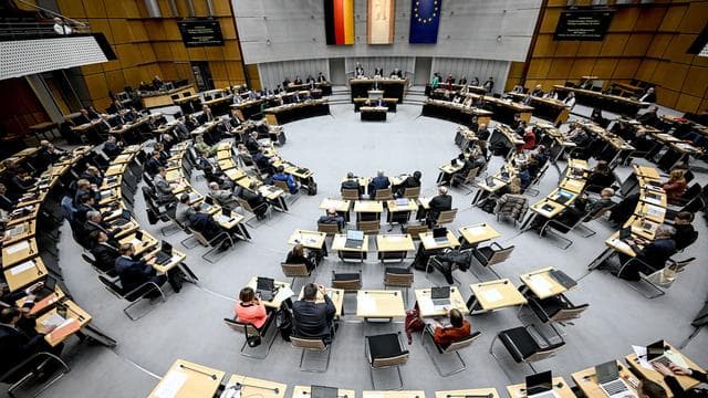 Erste Sitzung: Abgeordnetenhaus entschiedet über wichtige Personalien