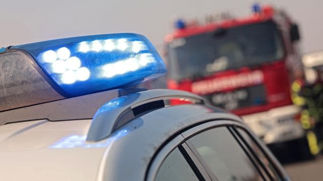 Starke Rauchentwicklung: Großbrand in Kleingartenanlage in Wiesbaden gelöscht