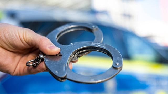 Ermittlungen: Durchsuchung, Drogenfund und vier Festnahmen in Heide