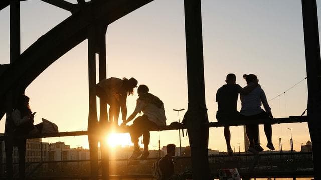 Generationenkonflikt: Dem Staat ist die Jugend egal? Stimmt doch gar nicht!