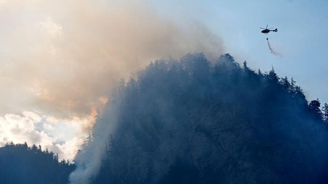 Schwieriger Einsatz am Gipfel: Bergwald in den Chiemgauer Alpen brennt im Gipfelbereich