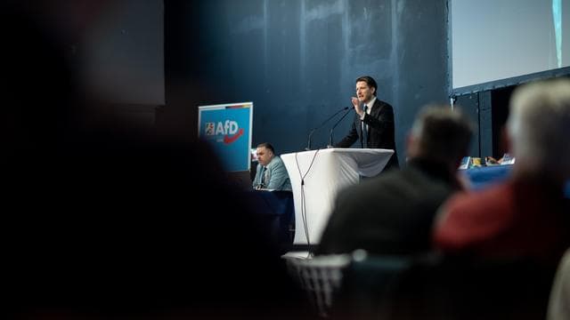 AfD Nordrhein-Westfalen: AfD in NRW setzt Wahlversammlung trotz Kritik von AfD-Spitze fort